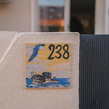 Maison 4 Personne- Air Conditionne-terrasse - Parking-op بيت للعطل