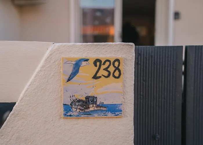 Maison 4 Personne- Air Conditionne-terrasse - Parking-op بيت للعطل